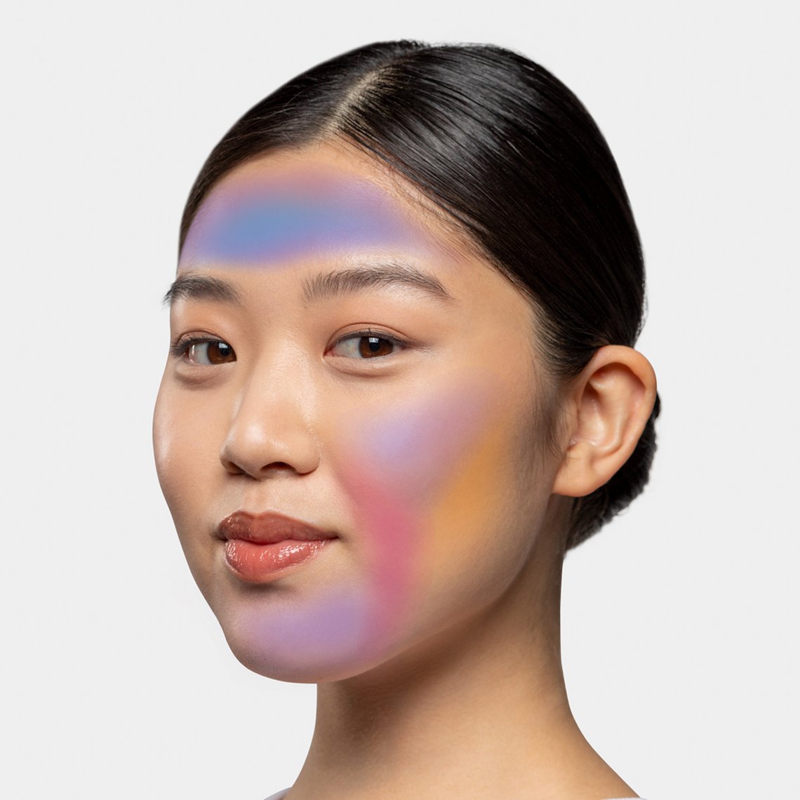 Frau mit unterschiedlichen Farben im Gesicht, die verschiedene Hautprobleme darstellen