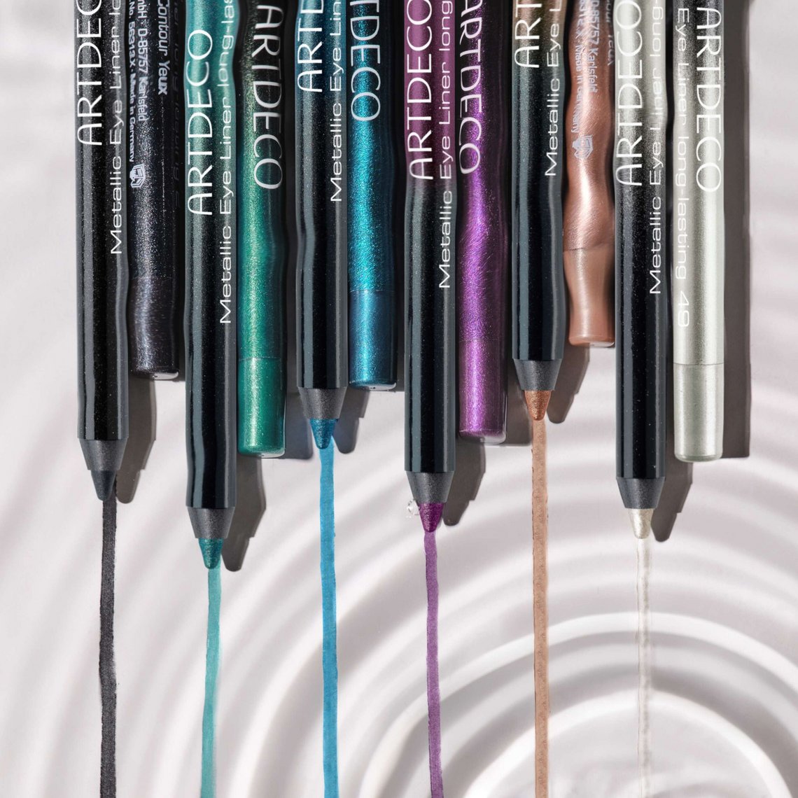 Verschiedene Farbnuancen Metallic Eye Liner Long-Lasting Produkte von ARTDECO aus der &quot;Summer Brights&quot; Kollektion