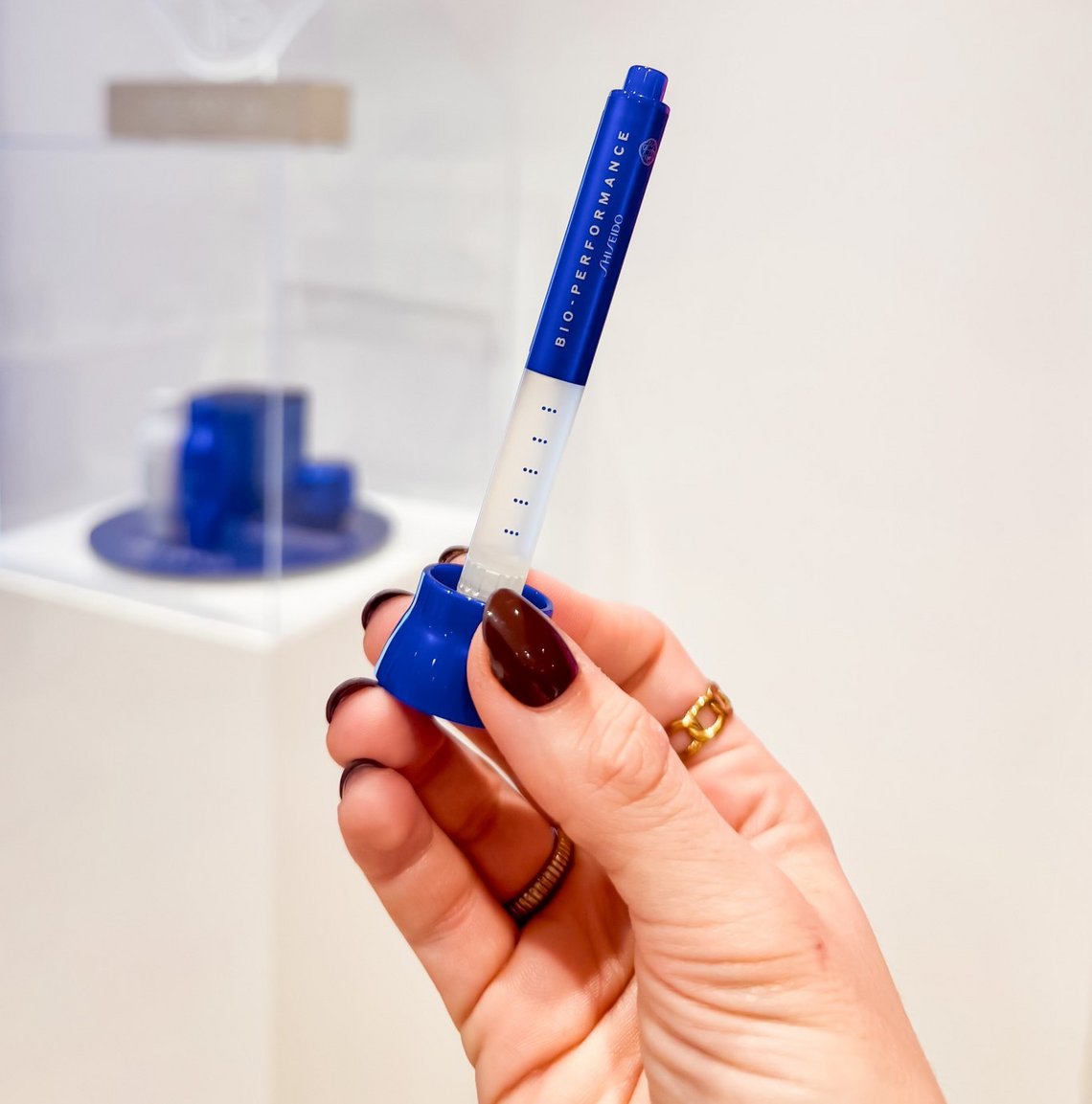 Nahaufnahme des Bio-Performance Micro-Click Concentrate von SHISEIDO