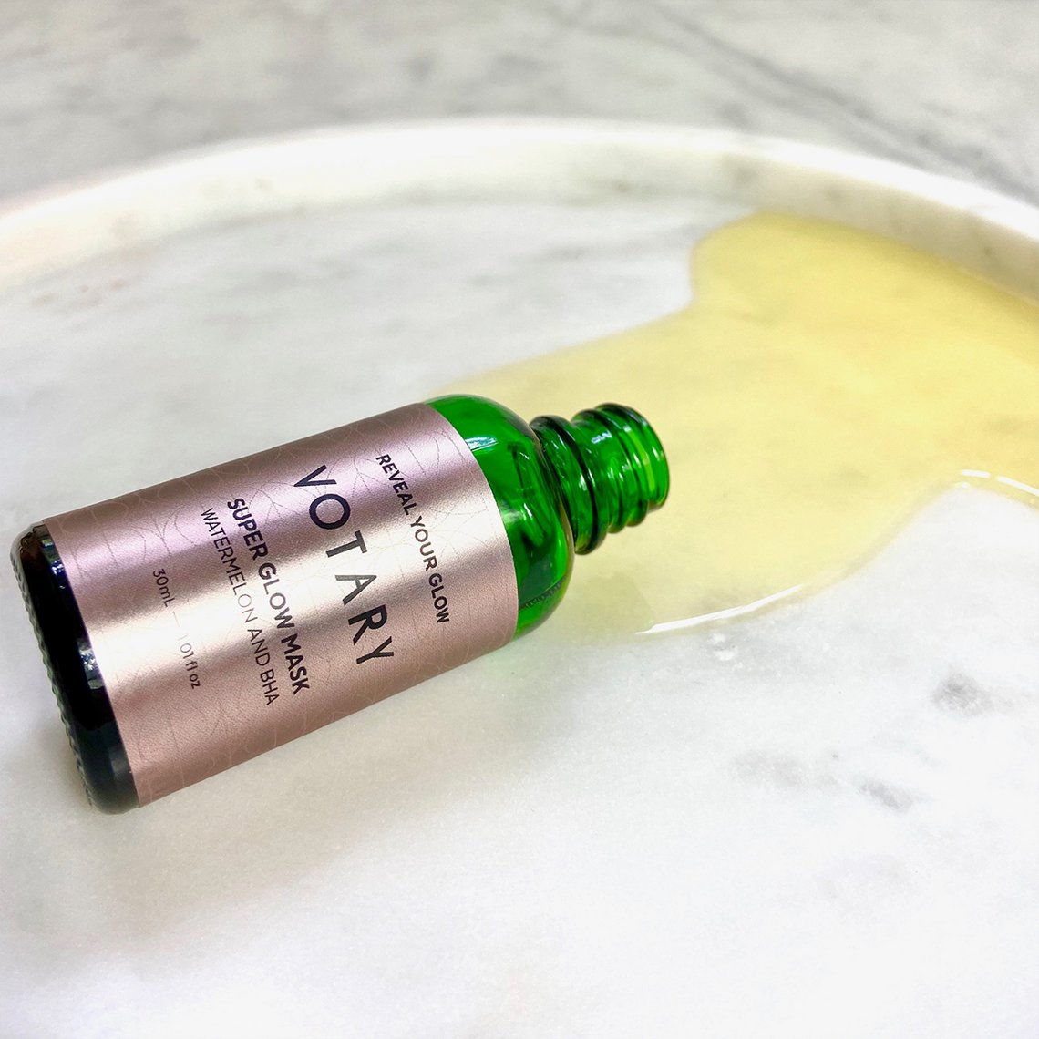 Geöffnete Flasche der Super Glow Mask Ölmaske von Votary